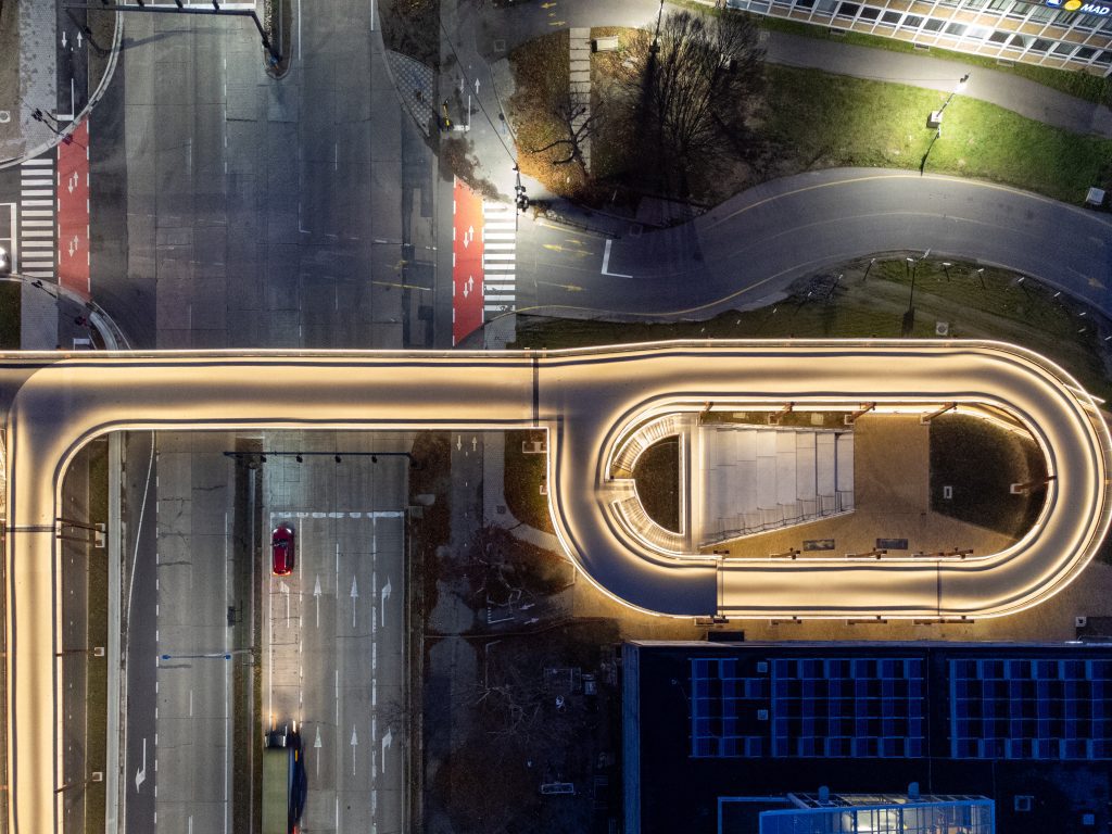 Campusbrug Hasselt ILLUNOX verlichte leuningen bovenaanzicht
