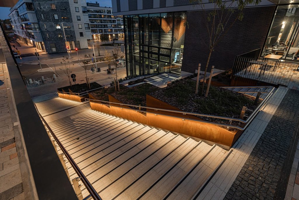Lippulaiva shopping center Helsinki verlichte trapleuning